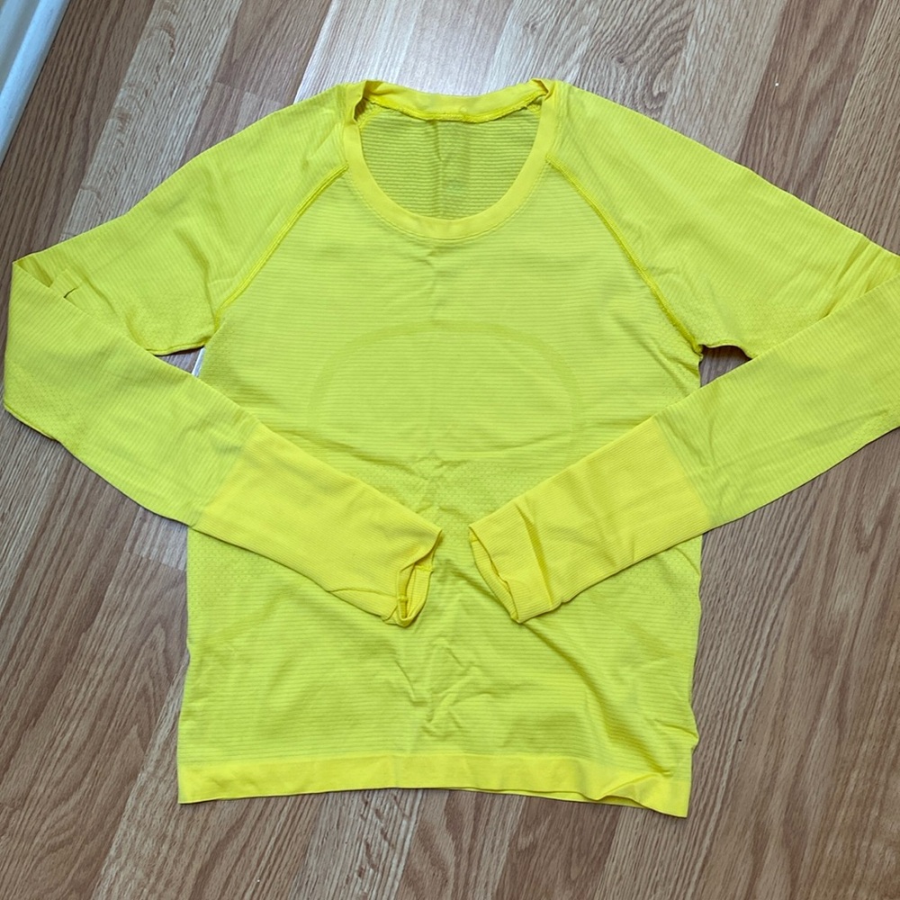 Lululemon Swiftly Tech Long Sleeve 2.0 Race length in Yellow size 6, EUC